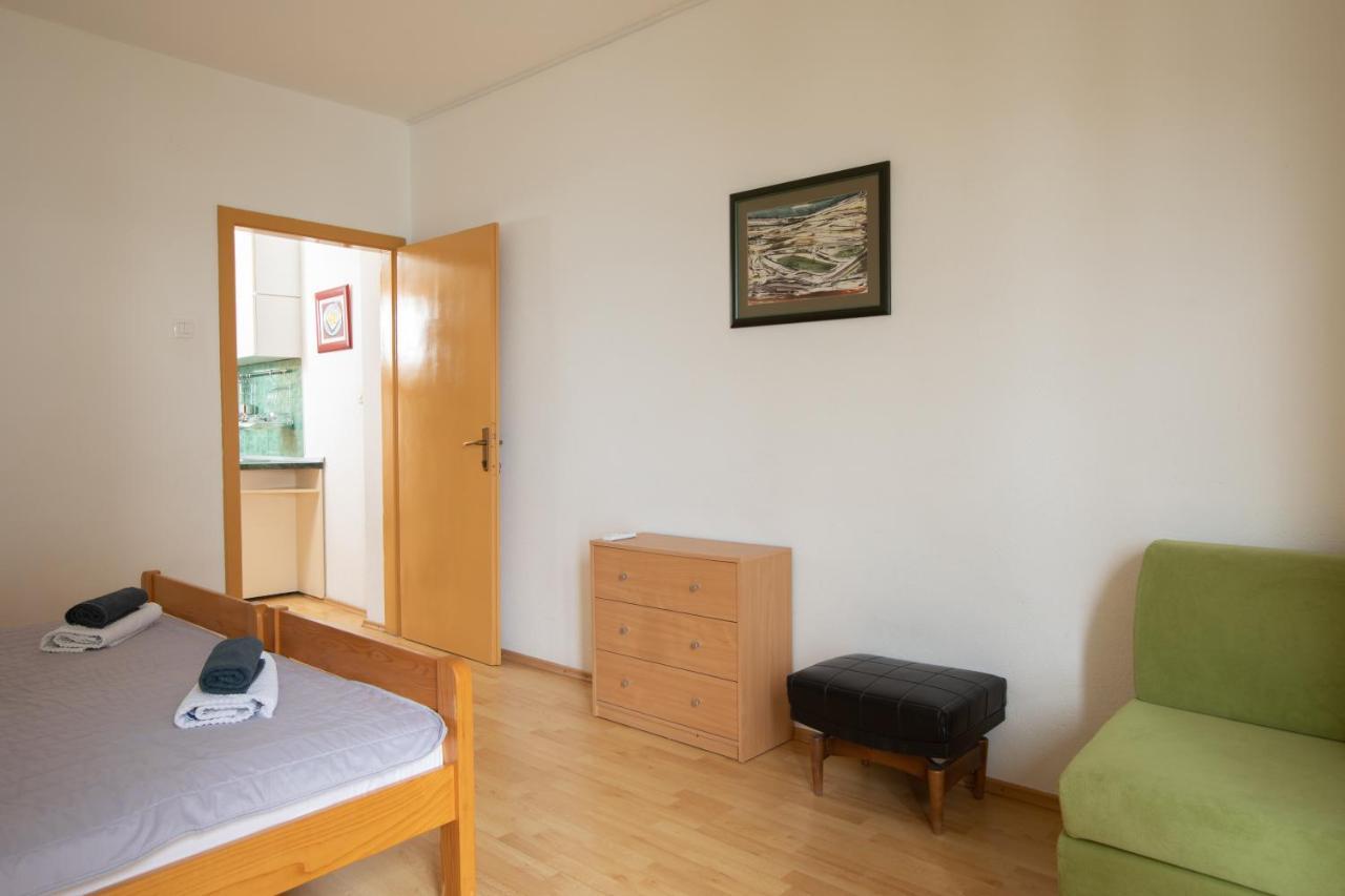 Pine And Sunshine Apartments พอดโกรา ภายนอก รูปภาพ